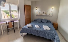 Hostal - Restaurante La Buena Villa by Vivere Stays
