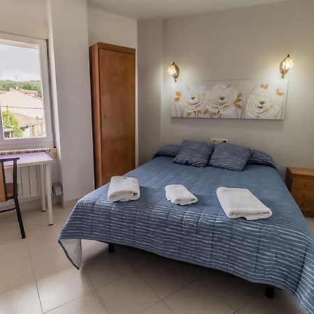 Hostal - Restaurante La Buena Villa by Vivere Stays Villalonquéjar Esterno foto