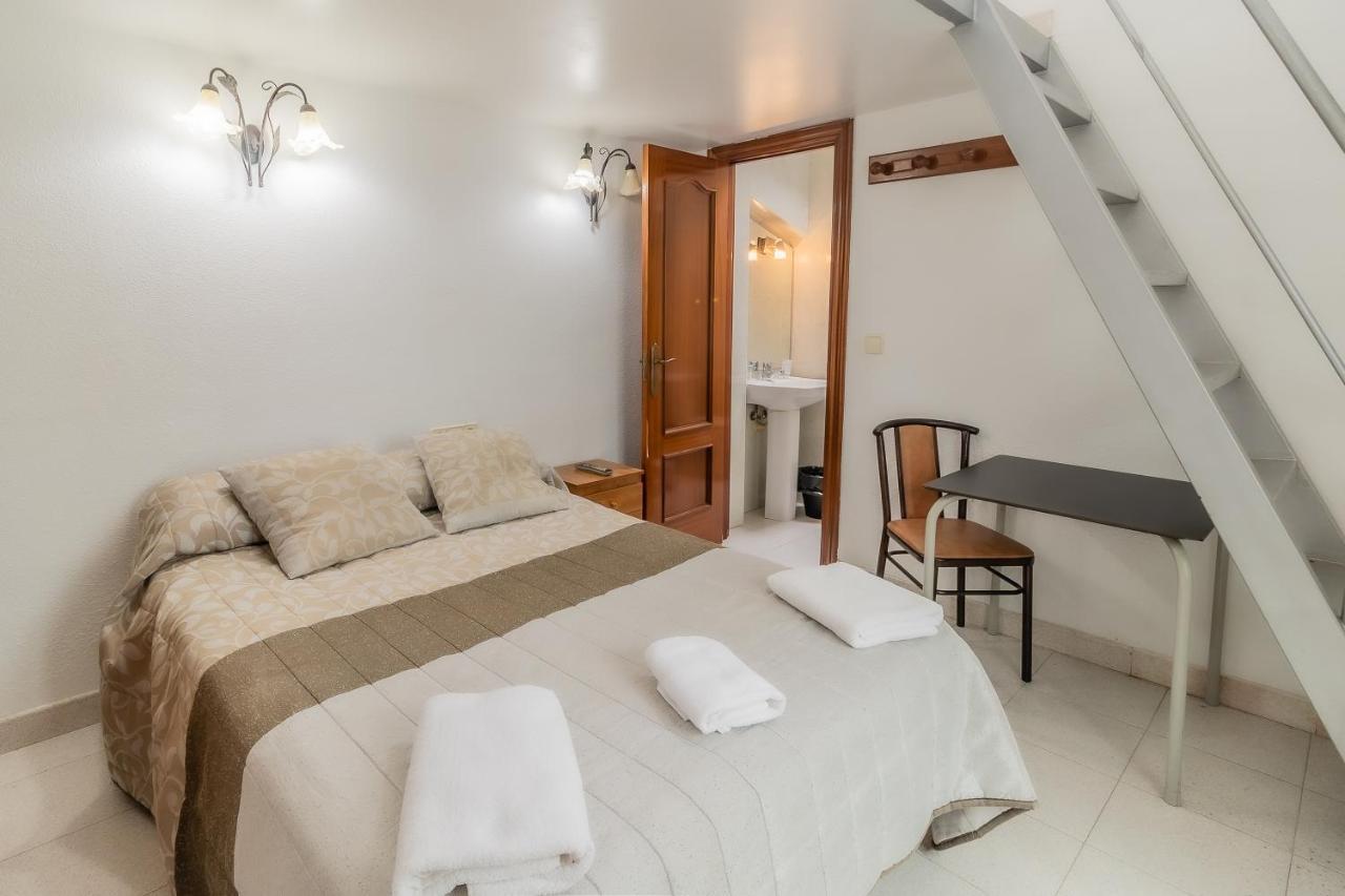 Hostal - Restaurante La Buena Villa by Vivere Stays Villalonquéjar Esterno foto