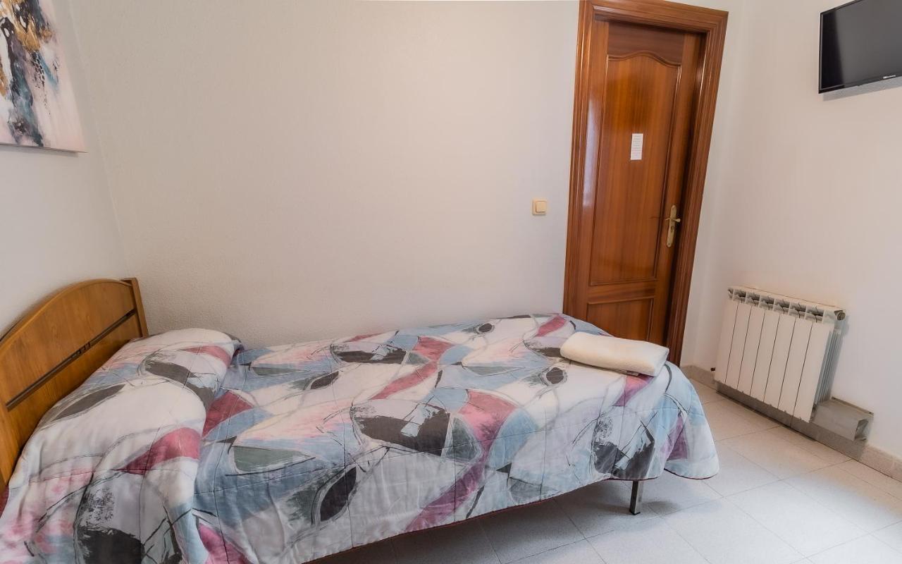 Hostal - Restaurante La Buena Villa by Vivere Stays Villalonquéjar Esterno foto