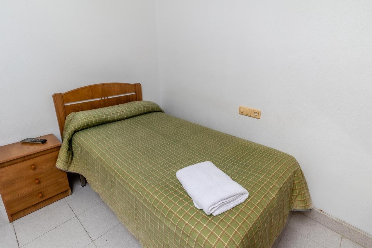 Hostal - Restaurante La Buena Villa by Vivere Stays Villalonquéjar Esterno foto