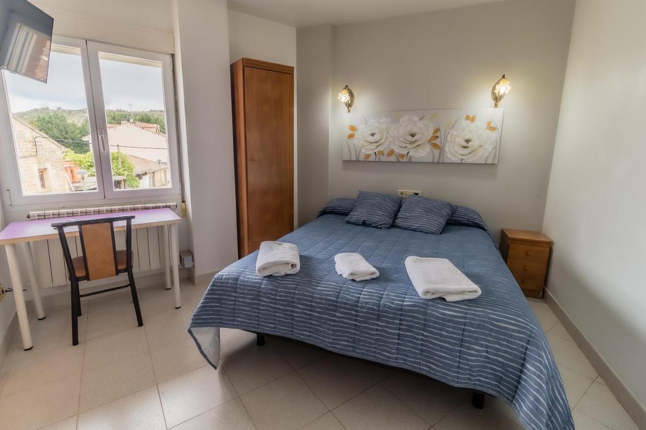 Hostal - Restaurante La Buena Villa by Vivere Stays Villalonquéjar Esterno foto