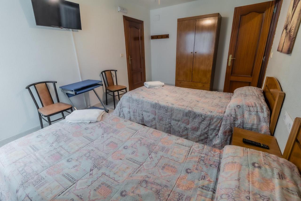 Hostal - Restaurante La Buena Villa by Vivere Stays Villalonquéjar Esterno foto