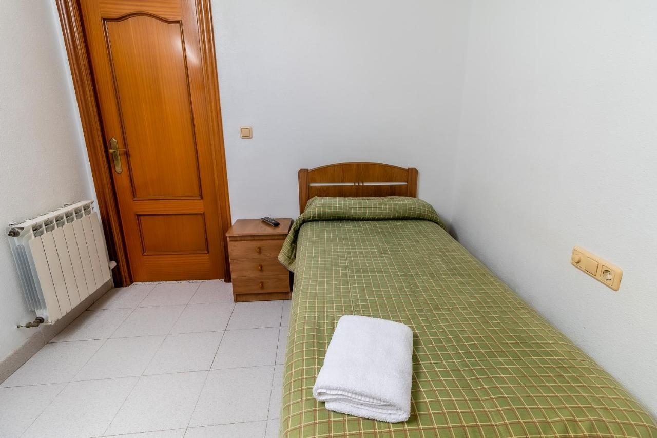 Hostal - Restaurante La Buena Villa by Vivere Stays Villalonquéjar Esterno foto