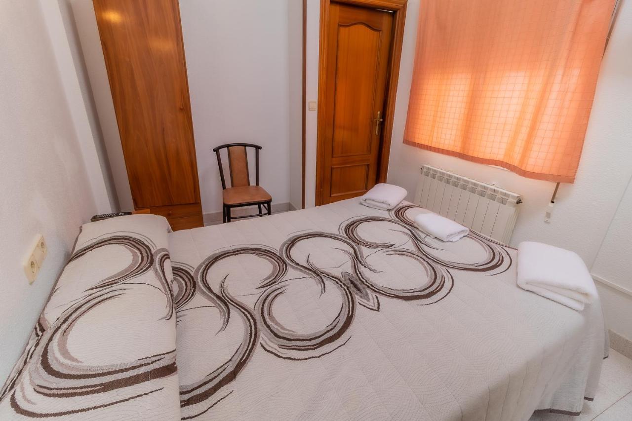 Hostal - Restaurante La Buena Villa by Vivere Stays Villalonquéjar Esterno foto