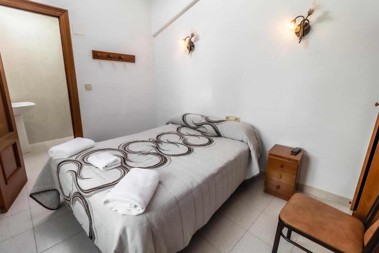 Hostal - Restaurante La Buena Villa by Vivere Stays Villalonquéjar Esterno foto