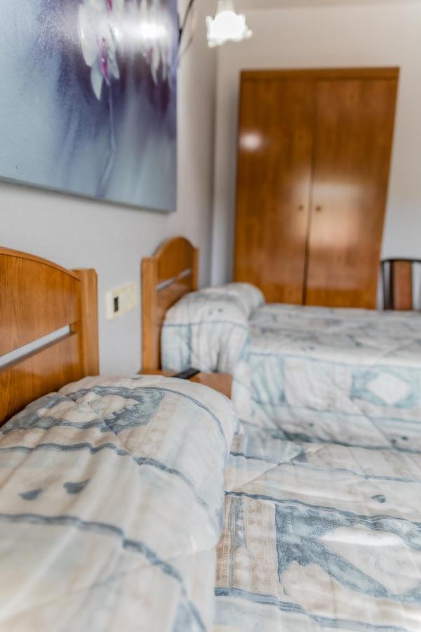 Hostal - Restaurante La Buena Villa by Vivere Stays Villalonquéjar Esterno foto