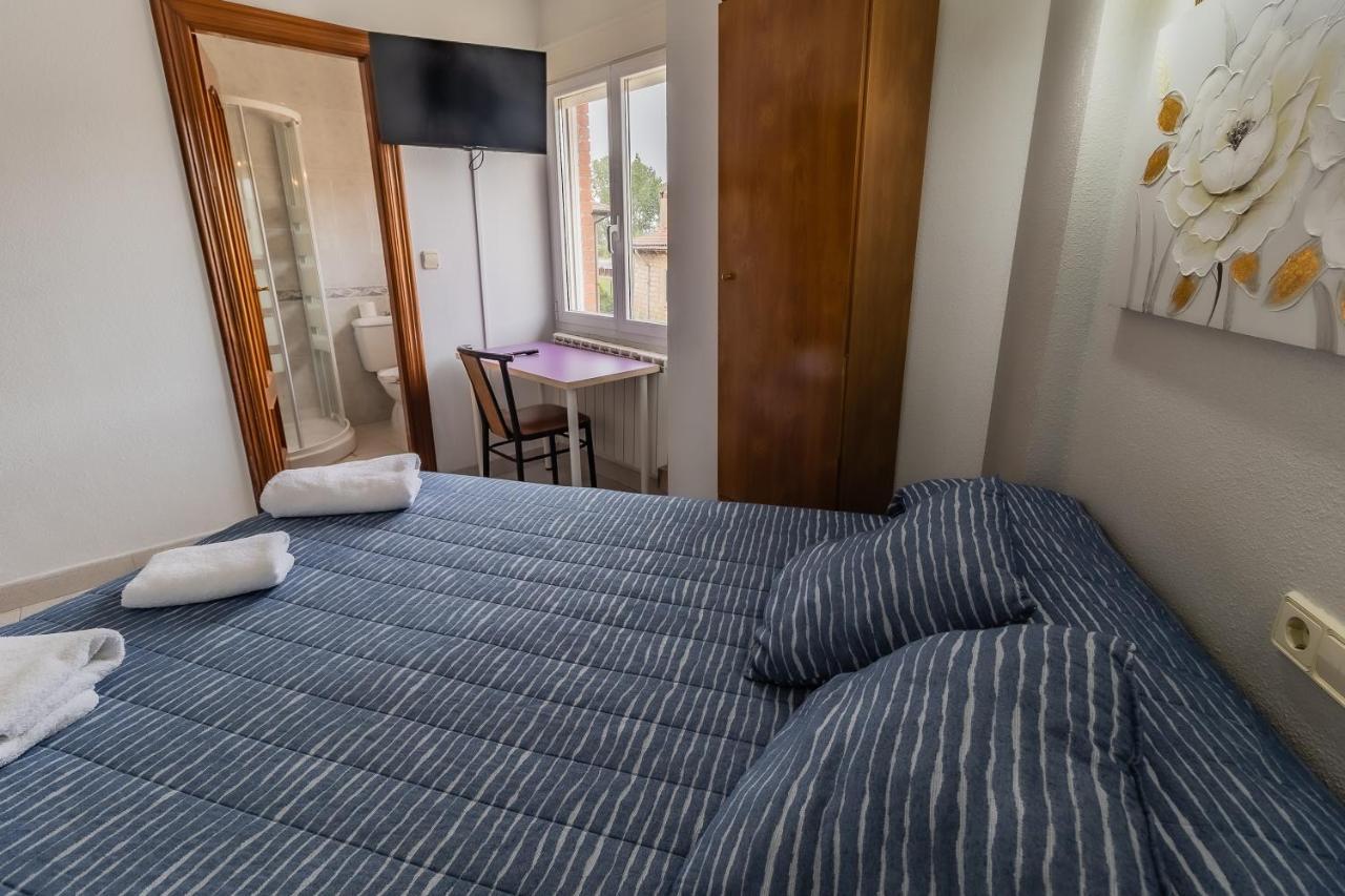 Hostal - Restaurante La Buena Villa by Vivere Stays Villalonquéjar Esterno foto