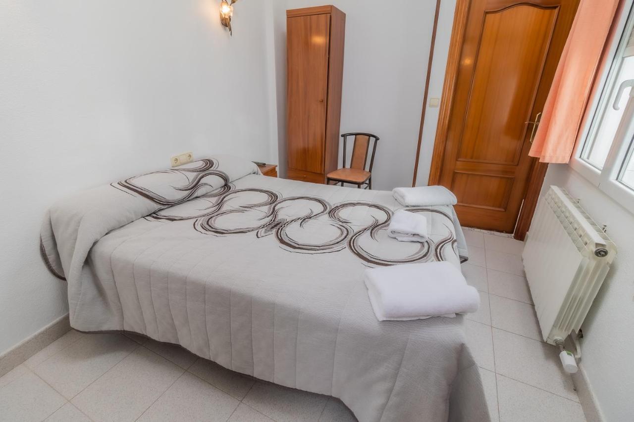 Hostal - Restaurante La Buena Villa by Vivere Stays Villalonquéjar Esterno foto