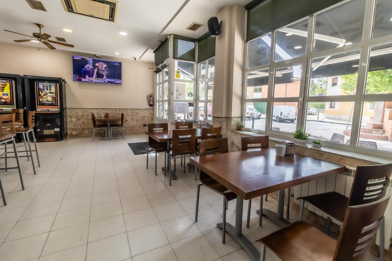 Hostal - Restaurante La Buena Villa by Vivere Stays Villalonquéjar Esterno foto