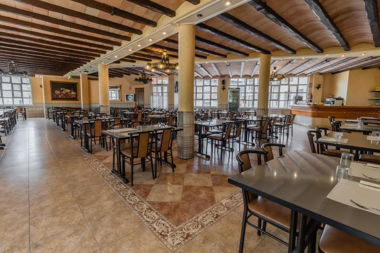 Hostal - Restaurante La Buena Villa by Vivere Stays Villalonquéjar Esterno foto