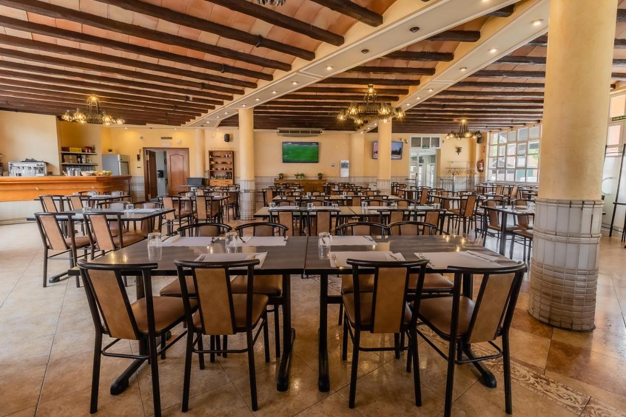 Hostal - Restaurante La Buena Villa by Vivere Stays Villalonquéjar Esterno foto